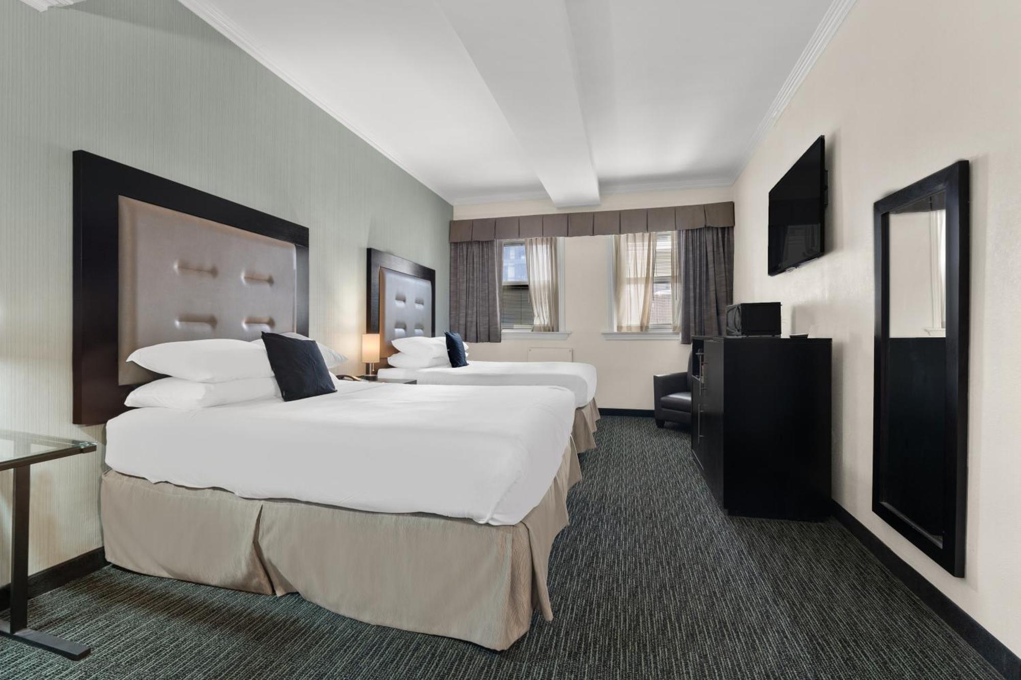 Efficiency Quadruple Room Two Queen Beds Non Smoking