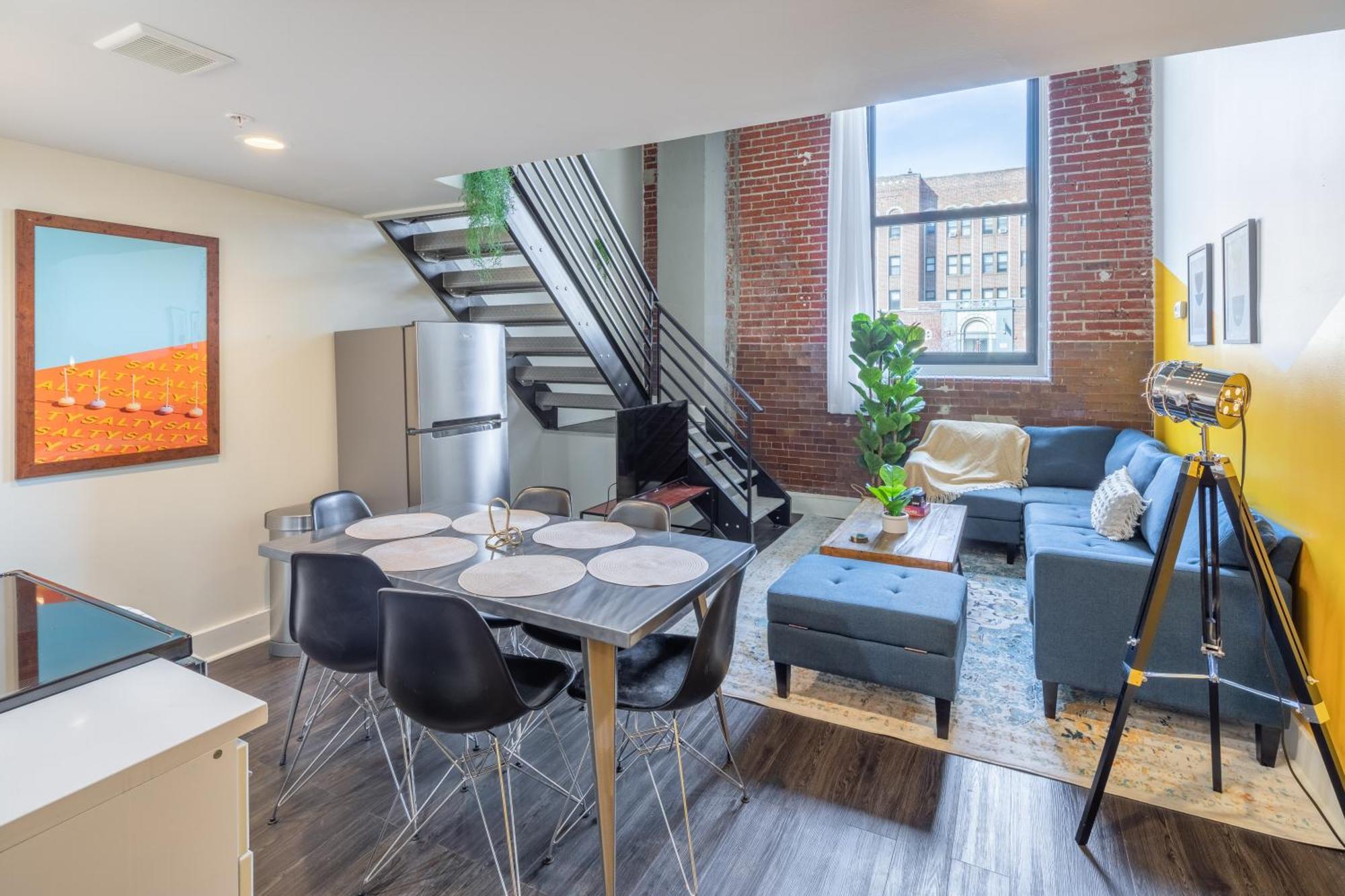 Three-Bedroom Apartment,1589698644:JPEG
