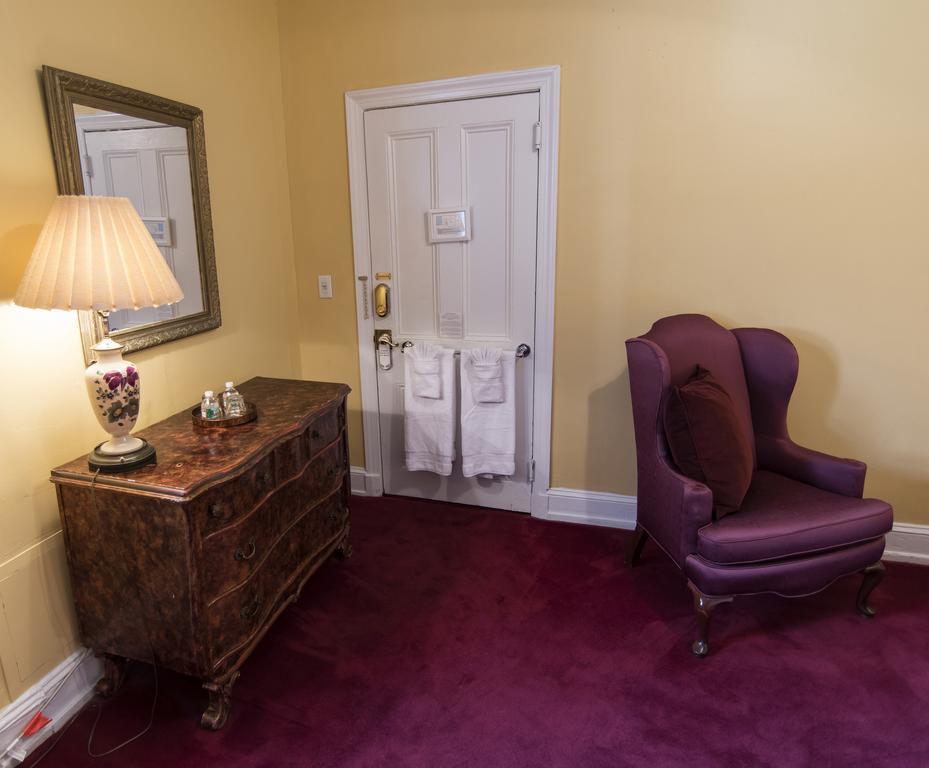 Queen Room #1