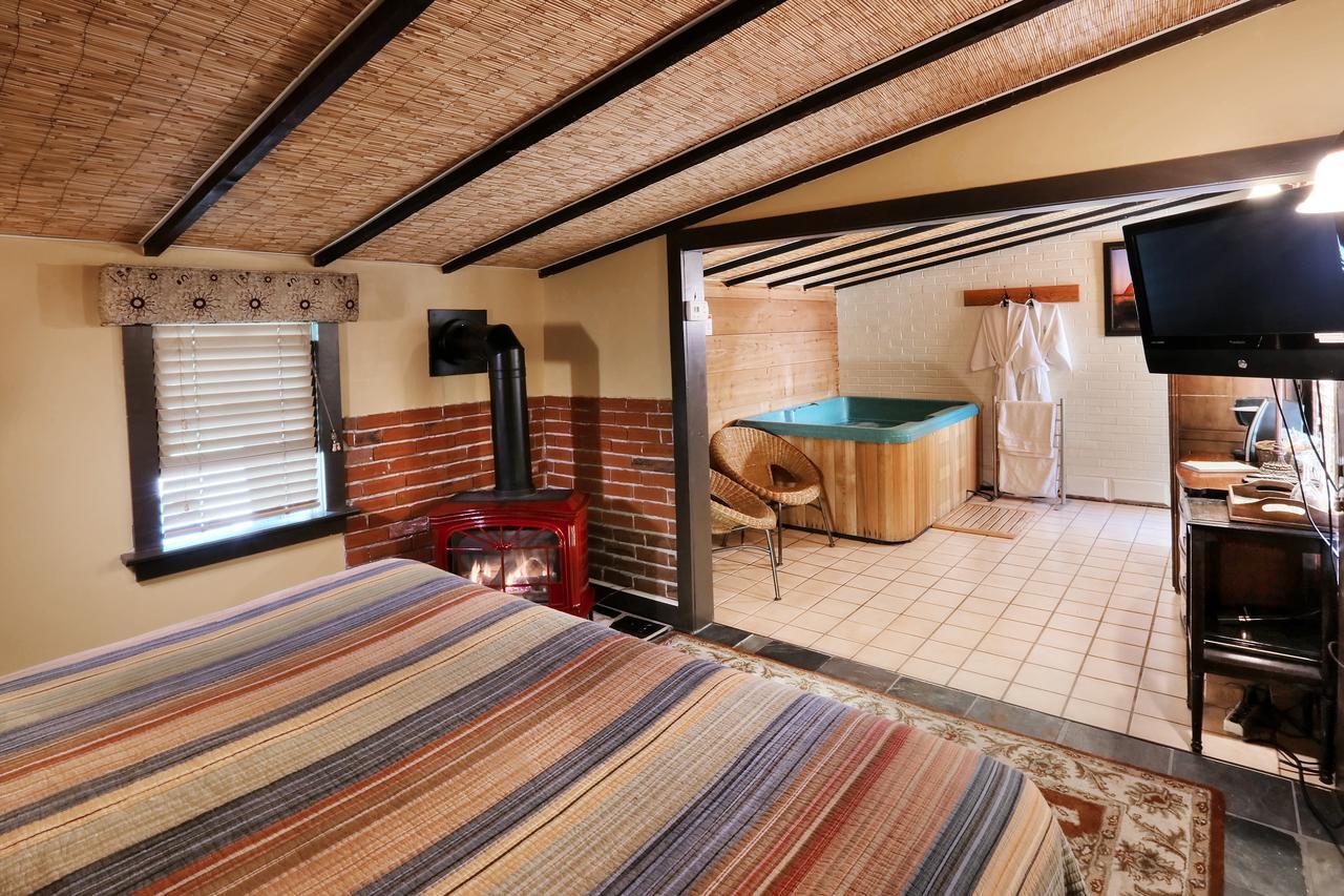 Deluxe King Suite