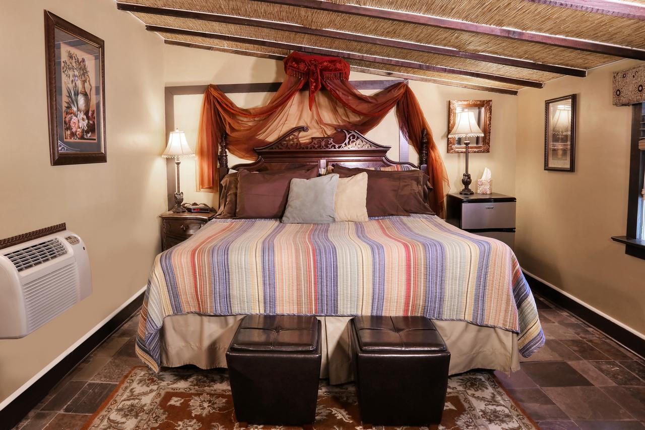 Deluxe King Suite