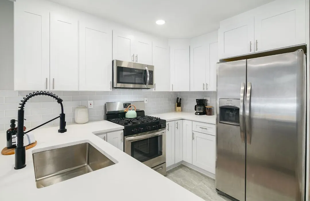 2Br In Heart Of Queen Village - Walk To Everything!-1