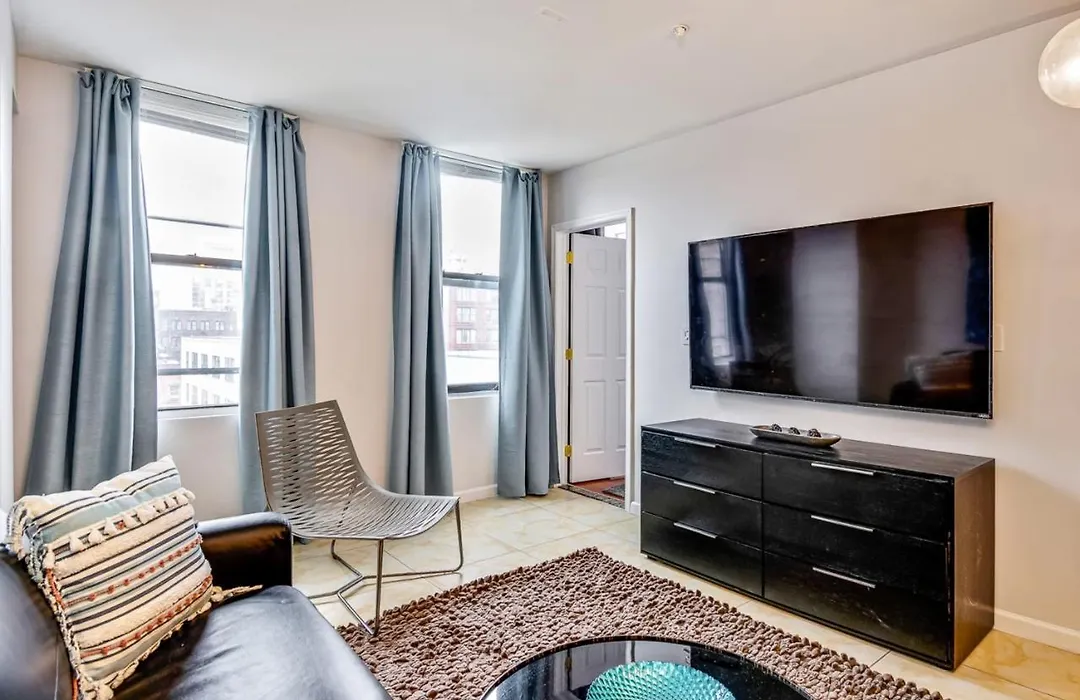Gorgeous 2Bd Next To The Convention Center And Reading Terminal-1