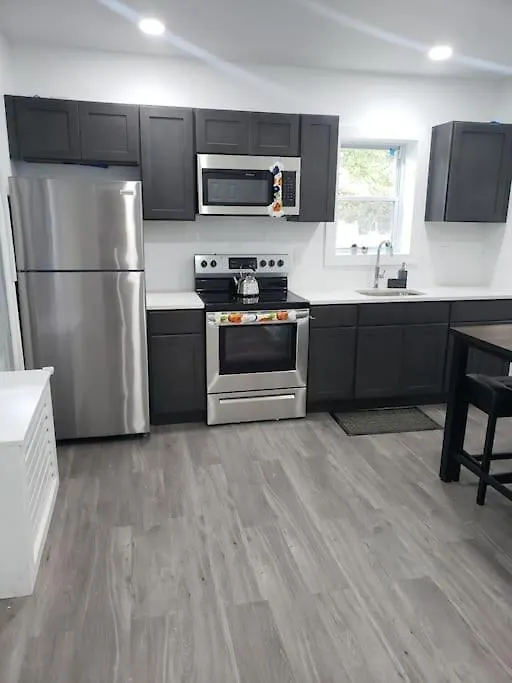 Stunning Tacony 2Bd - Private Parking-1