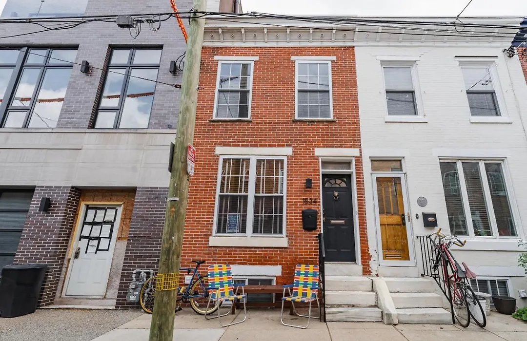 Bedroom In Thoughtfully Decorated East Passyunk Home-1