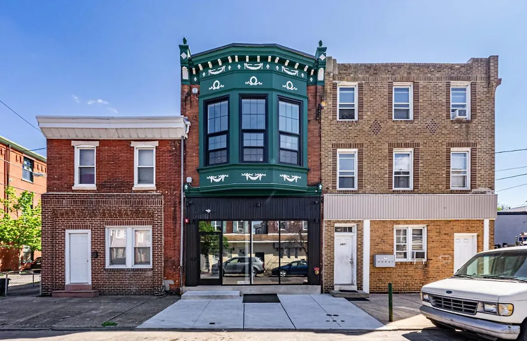 2-Bedroom Luxury Loft Private Parking Ev Charger-1