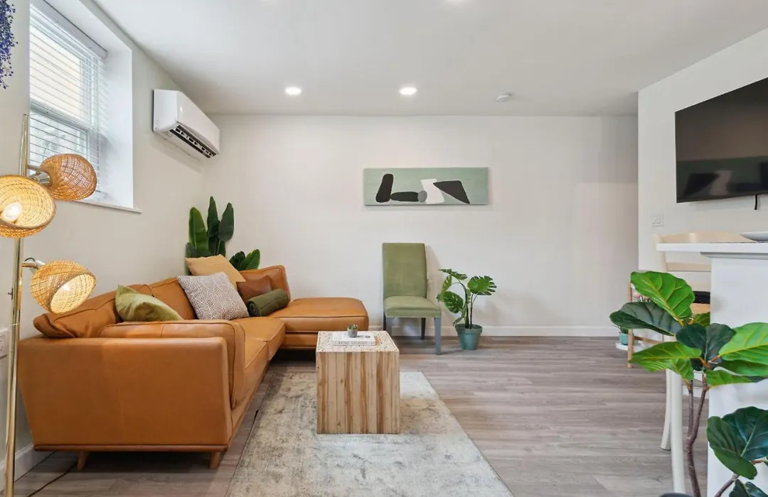 Luxurious 2Bd, Fireplace, Family Friendly, Central-1