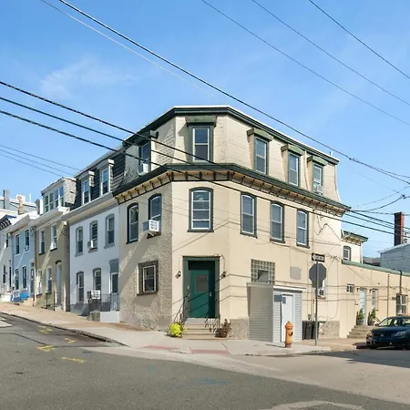 Modern Parisian Apartment In The Heart Of Manayunk-2