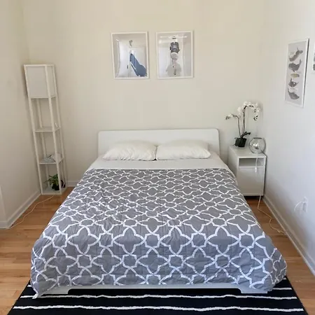 Cozy Bedrooms At University City In Philadelphia-2