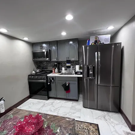 Luxury 1 Bedroom Apartment In Philadelphia-3