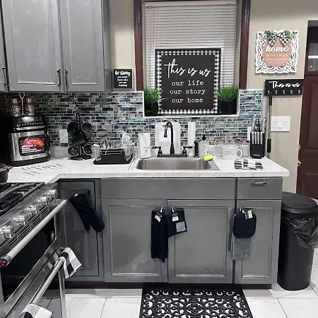 Luxury 4 Bedroom Apartment In Philadelphia-3