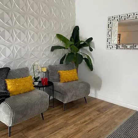 Sleek 2 Bedroom Unit With Parking Plus Car Rental!-2