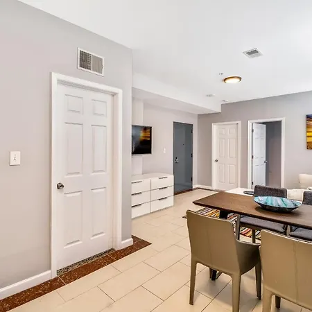 The Vacation Spot! 2Bd Apartment Steps Away From The Convention Center-2