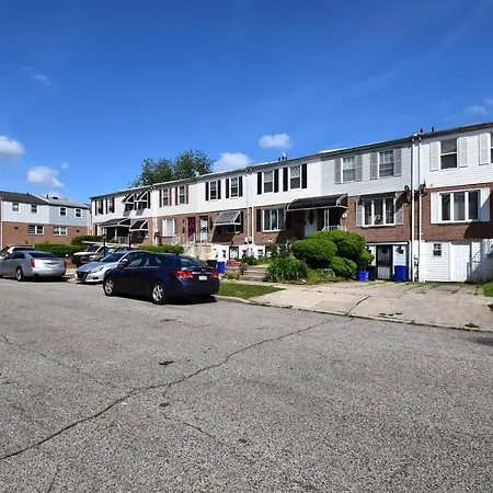 Tuscany 2900 - Classic Italian Style 3Br W Parking Near Airport-3