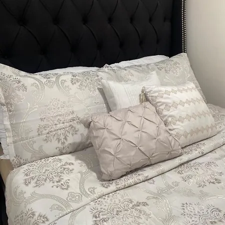 Private Room In South Philly Near Arenas!-2