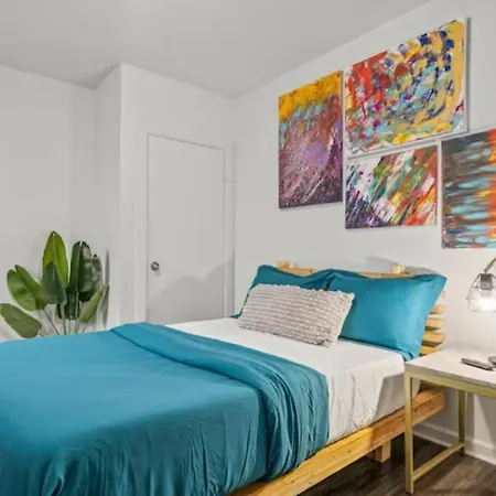 Urban Chic Apartments Near Center City-2