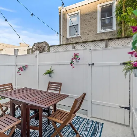 Clean And Comfy King Bed Steps To Fishtown Fun-2