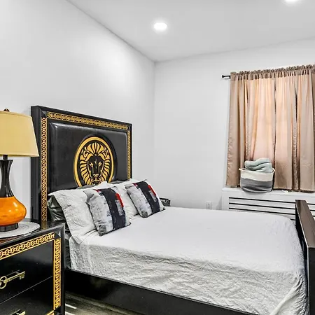 Stunning Tacony 2Bd - Private Parking-3