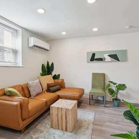 Luxurious 2Bd, Fireplace, Family Friendly, Central-2