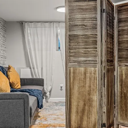 Uptown Gem! Immaculate-Comfort-Character!-3