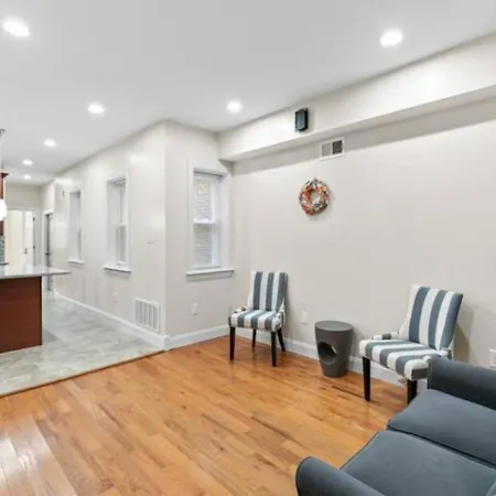 Newly Renovated Guest Rooms Near Transportation-2