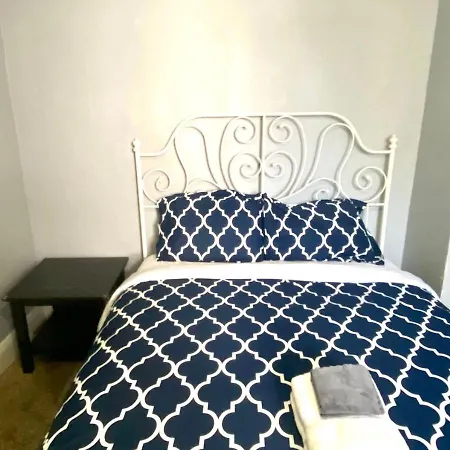 Clover 2900 - Apartment And Rooms With Private Bathroom Near Washington Ave South Philly-3